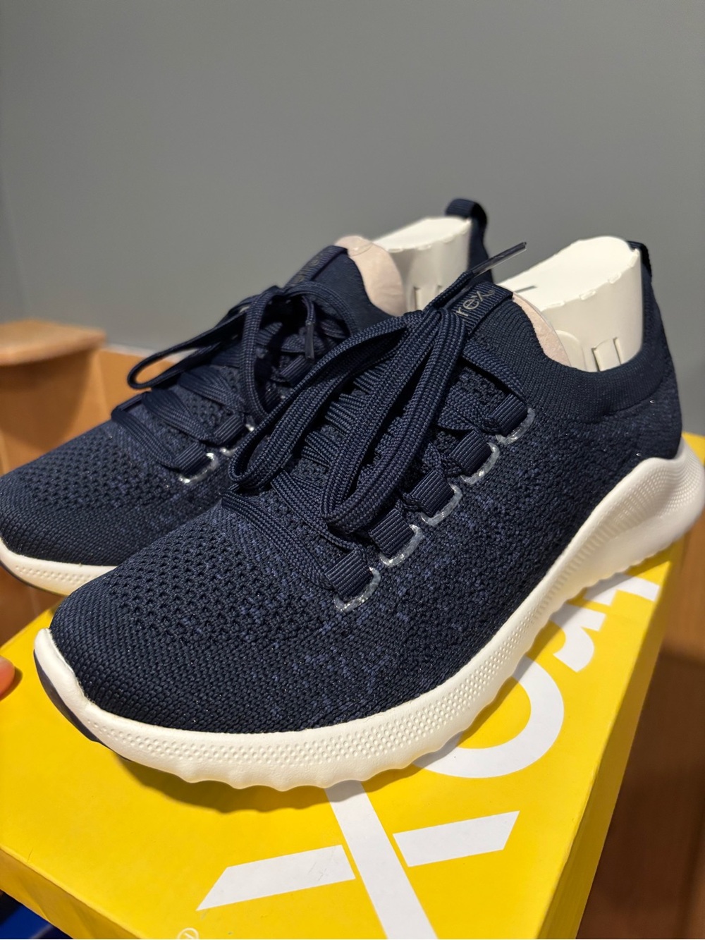 Aetrex Carly Arch Support Sneaker Shoes Size 5.5
